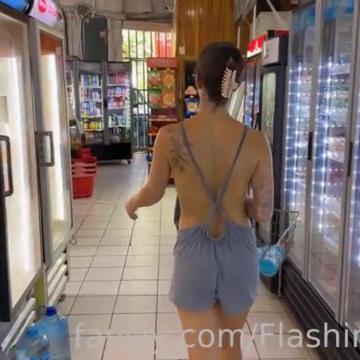 Flashing Emma Welcome To Santa Teresa Video